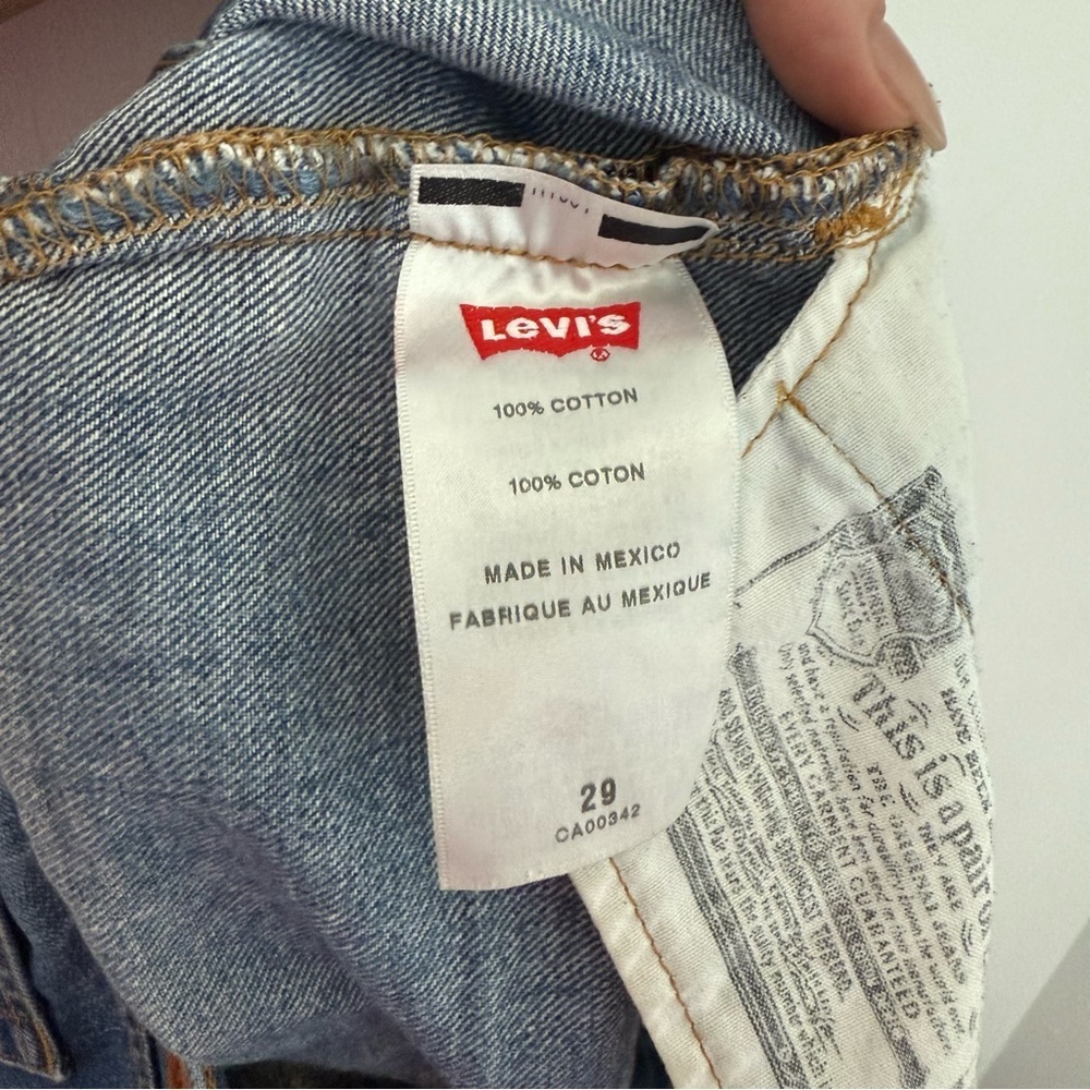 Levi’s 501 high-rise frayed cutoff jean shorts - size 29 - Picture 8 of 8